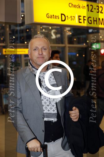 Schiphol 19 november 2017
Gordon vertrekt vanaf schiphol naar Kaapstad om daar te trouwen voor zijn tv progamma \