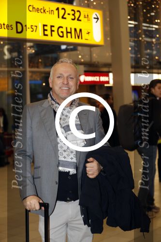 Schiphol 19 november 2017
Gordon vertrekt vanaf schiphol naar Kaapstad om daar te trouwen voor zijn tv progamma \
