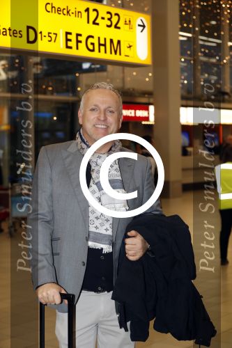 Schiphol 19 november 2017
Gordon vertrekt vanaf schiphol naar Kaapstad om daar te trouwen voor zijn tv progamma \
