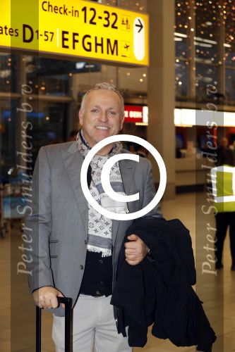 Schiphol 19 november 2017
Gordon vertrekt vanaf schiphol naar Kaapstad om daar te trouwen voor zijn tv progamma \