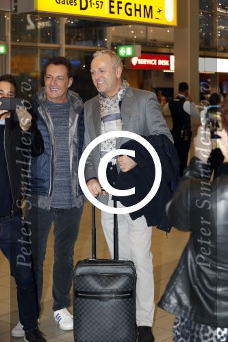 Schiphol 19 november 2017
Gordon vertrekt vanaf schiphol naar Kaapstad om daar te trouwen voor zijn tv progamma \