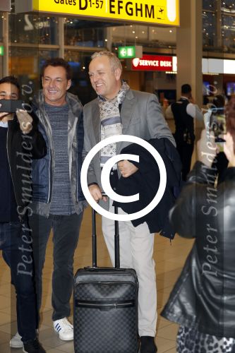 Schiphol 19 november 2017
Gordon vertrekt vanaf schiphol naar Kaapstad om daar te trouwen voor zijn tv progamma \