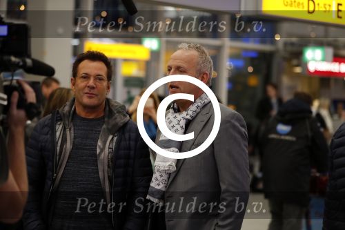 Schiphol 19 november 2017
Gordon vertrekt vanaf schiphol naar Kaapstad om daar te trouwen voor zijn tv progamma \