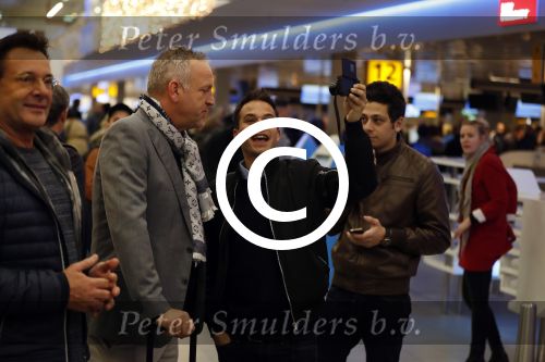 Schiphol 19 november 2017
Gordon vertrekt vanaf schiphol naar Kaapstad om daar te trouwen voor zijn tv progamma \