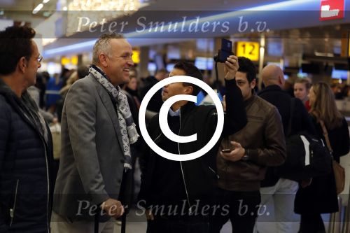 Schiphol 19 november 2017
Gordon vertrekt vanaf schiphol naar Kaapstad om daar te trouwen voor zijn tv progamma \