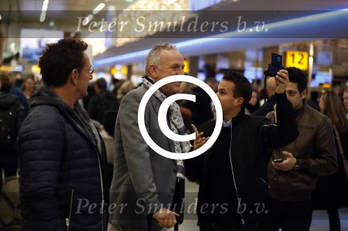 Schiphol 19 november 2017
Gordon vertrekt vanaf schiphol naar Kaapstad om daar te trouwen voor zijn tv progamma \