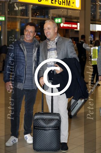Schiphol 19 november 2017
Gordon vertrekt vanaf schiphol naar Kaapstad om daar te trouwen voor zijn tv progamma \