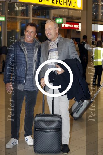 Schiphol 19 november 2017
Gordon vertrekt vanaf schiphol naar Kaapstad om daar te trouwen voor zijn tv progamma \