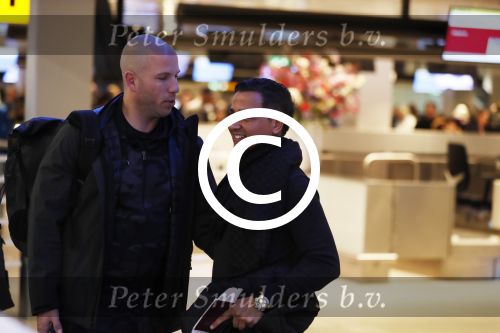 Schiphol 19 november 2017
Gordon vertrekt vanaf schiphol naar Kaapstad om daar te trouwen voor zijn tv progamma \