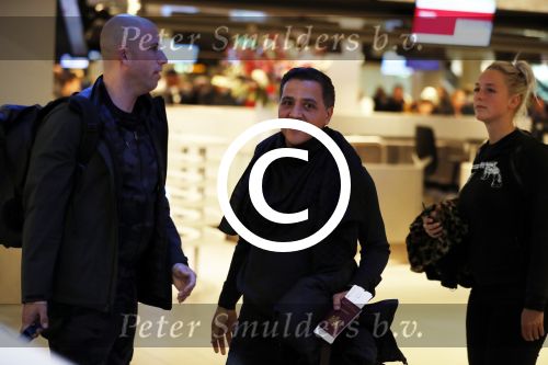 Schiphol 19 november 2017
Gordon vertrekt vanaf schiphol naar Kaapstad om daar te trouwen voor zijn tv progamma \