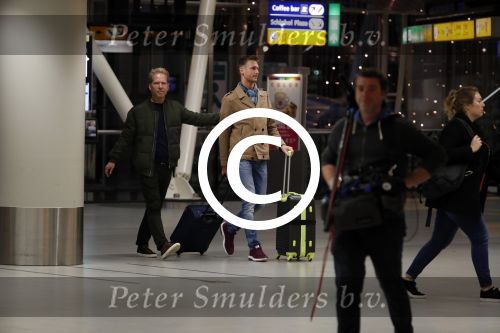 Schiphol 19 november 2017
Gordon vertrekt vanaf schiphol naar Kaapstad om daar te trouwen voor zijn tv progamma \