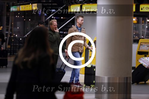 Schiphol 19 november 2017
Gordon vertrekt vanaf schiphol naar Kaapstad om daar te trouwen voor zijn tv progamma \