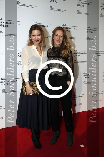 Amsterdam 1 december 2017 
Ballet voorstelling in de Stopera in Amsterdam. hanna Verboom met een vriendin