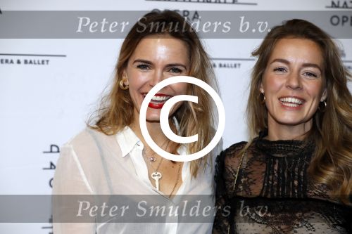 Amsterdam 1 december 2017 
Ballet voorstelling in de Stopera in Amsterdam. hanna Verboom met een vriendin