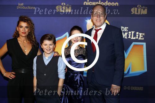 Amsterdam 3 december 2017
Premiere Familie Slim in Tuschinski.
harry Piekema met tatum dagelet Matheu Hinzen en Sara Dol
