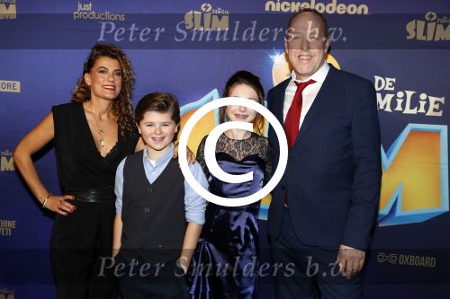 Amsterdam 3 december 2017
Premiere Familie Slim in Tuschinski.
harry Piekema met tatum dagelet Matheu Hinzen en Sara Dol