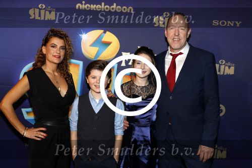 Amsterdam 3 december 2017
Premiere Familie Slim in Tuschinski.
harry Piekema met tatum dagelet Matheu Hinzen en Sara Dol