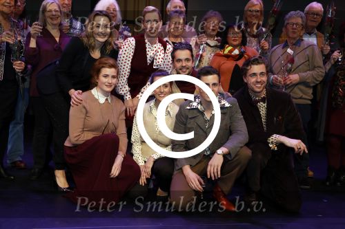Utrecht 12 december 2017
Premiere Hendrik Groen in schouwburg Utrecht.
De cast bestaat uit Beau Schneider, Mike Weerts, Plien van Bennekom/Cynthia Abma, Myrthe Burger, Rufus Hegeman, Britte Lagcher
