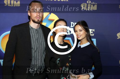 Amsterdam 3 december 2017
Premiere Familie Slim in Tuschinski.
Jennifer de Jong met nieuwe vriend en haar dochter