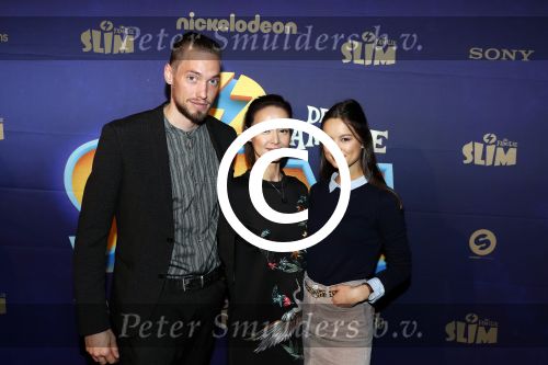 Amsterdam 3 december 2017
Premiere Familie Slim in Tuschinski.
Jennifer de Jong met nieuwe vriend en haar dochter