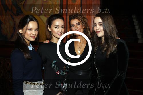 Amsterdam 3 december 2017
Premiere Familie Slim in Tuschinski. 
Jennifer de Jong met dochter en Tatum Dagelet met dochter