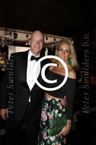 Amsterdam 7 december 2017
Luxury fair in de RAI. Jeroen Kreeft met zijn vrouw voor zijn porsche GT