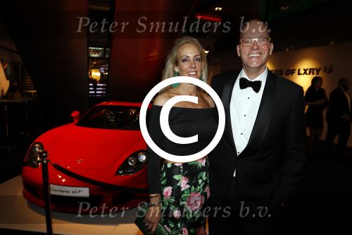 Amsterdam 7 december 2017
Luxury fair in de RAI. Jeroen Kreeft met zijn vrouw voor zijn porsche GT