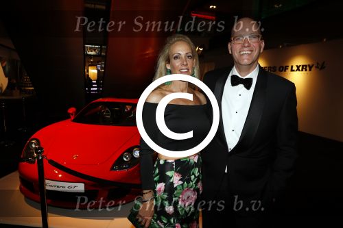 Amsterdam 7 december 2017
Luxury fair in de RAI. Jeroen Kreeft met zijn vrouw voor zijn porsche GT