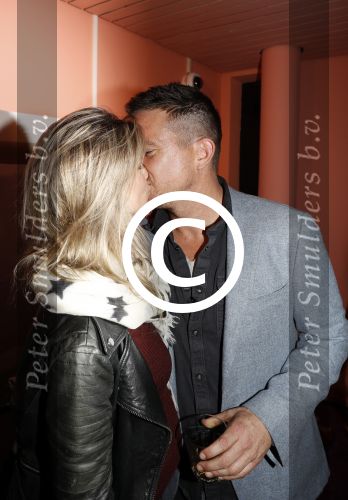 Amsterdam 14 november 2017
Presentatie Linda Man met Linda de Mol en Johnny de Mol in de bijlmerbajes. Johnny met zijn zwangere vriendin Anouk v Schie