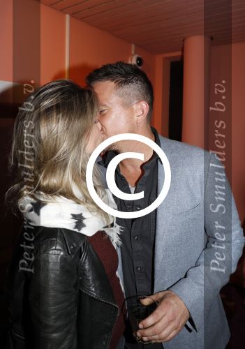Amsterdam 14 november 2017
Presentatie Linda Man met Linda de Mol en Johnny de Mol in de bijlmerbajes. Johnny met zijn zwangere vriendin Anouk v Schie