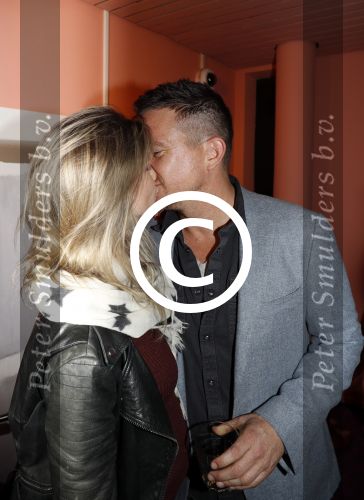 Amsterdam 14 november 2017
Presentatie Linda Man met Linda de Mol en Johnny de Mol in de bijlmerbajes. Johnny met zijn zwangere vriendin Anouk v Schie