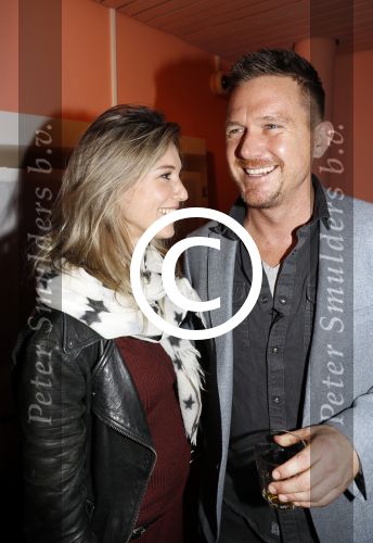 Amsterdam 14 november 2017
Presentatie Linda Man met Linda de Mol en Johnny de Mol in de bijlmerbajes. Johnny met zijn zwangere vriendin Anouk v Schie