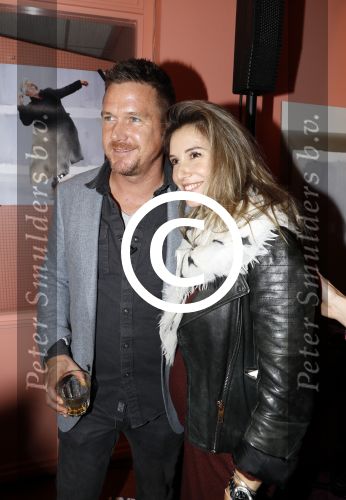 Amsterdam 14 november 2017
Presentatie Linda Man met Linda de Mol en Johnny de Mol in de bijlmerbajes. Johnny met zijn zwangere vriendin Anouk v Schie