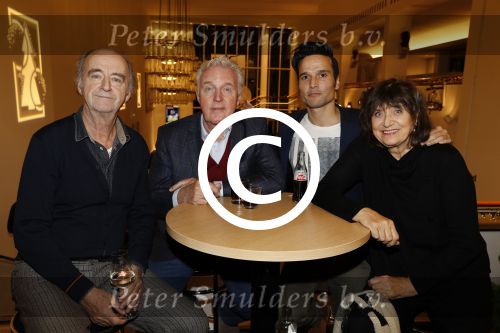 Utrecht 12 december 2017
Premiere Hendrik Groen in schouwburg Utrecht.
De cast bestaat uit Beau Schneider, Mike Weerts, Plien van Bennekom/Cynthia Abma, Myrthe Burger, Rufus Hegeman, Britte Lagcher. Kees Hulst Andre v Duin Olga Zuiderhoek en Tim oliehoek