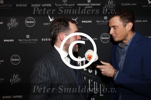 Amsterdam 16 november 2017
Esquire best geklede man van Nederland verkiezing in hotel Krasnapolsky. Winnaar Klaas Dijkhoff met Mark Labrand