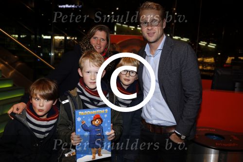 Amsterdam 6 december 2017
Premiere Paddington in Pathe Arena. Leo Alkemade met vrouw en kinderen