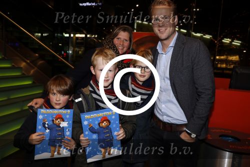 Amsterdam 6 december 2017
Premiere Paddington in Pathe Arena. Leo Alkemade met vrouw en kinderen