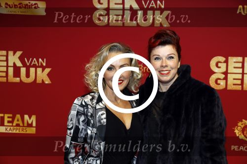 Amsterdam 27 november 2017
Premiere gek van geluk in Tuschinski.  Lone van Roosendaal met een vriendin