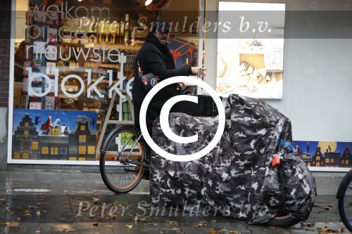 Amsterdam 14 november 2017 
Mari v d Ven op de fiets in amsterdam zuid
