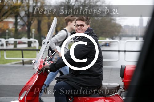 Amsterdam 21 november 2017 
Martijn Krabbe op zijn rode vespa scooter in Amsterdam zuid
