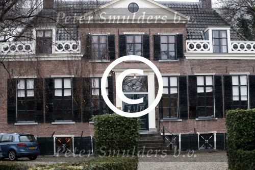 Maarssen 9 december 2017
Berend Boudewijn haalt zijn partrnber Martine Bijl op bij schoonheidssalon.