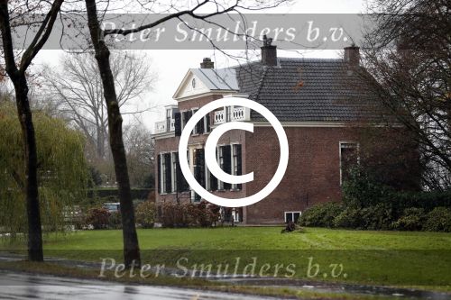 Maarssen 9 december 2017
Berend Boudewijn haalt zijn partrnber Martine Bijl op bij schoonheidssalon.