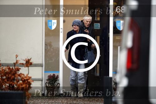 Maarssen 9 december 2017
Berend Boudewijn haalt zijn partrnber Martine Bijl op bij schoonheidssalon.
