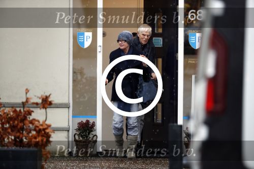 Maarssen 9 december 2017
Berend Boudewijn haalt zijn partrnber Martine Bijl op bij schoonheidssalon.