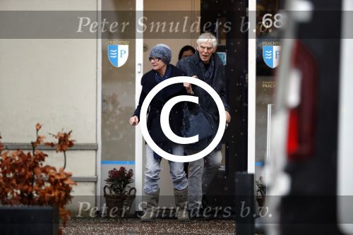 Maarssen 9 december 2017
Berend Boudewijn haalt zijn partrnber Martine Bijl op bij schoonheidssalon.