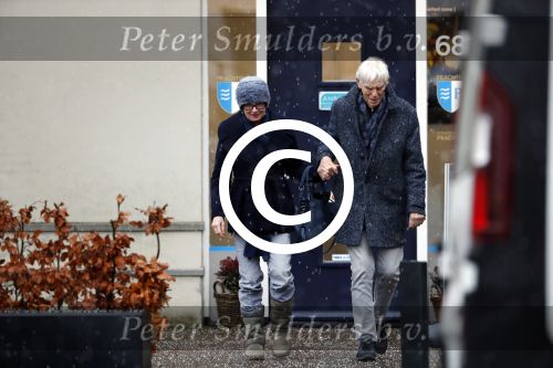 Maarssen 9 december 2017
Berend Boudewijn haalt zijn partrnber Martine Bijl op bij schoonheidssalon.