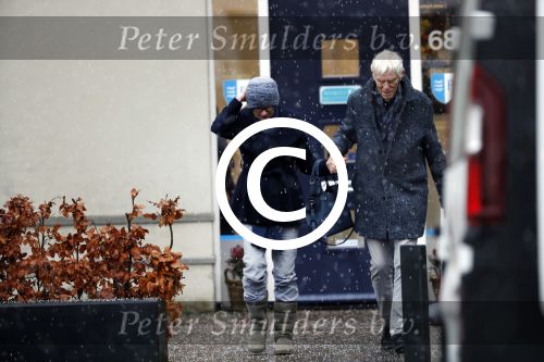 Maarssen 9 december 2017
Berend Boudewijn haalt zijn partrnber Martine Bijl op bij schoonheidssalon.
