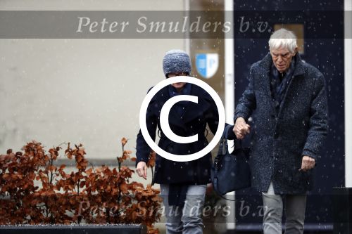 Maarssen 9 december 2017
Berend Boudewijn haalt zijn partrnber Martine Bijl op bij schoonheidssalon.