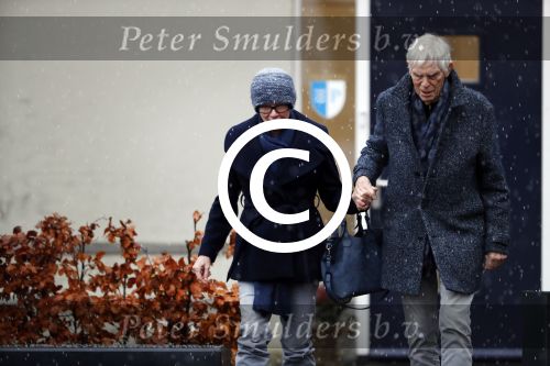 Maarssen 9 december 2017
Berend Boudewijn haalt zijn partrnber Martine Bijl op bij schoonheidssalon.
