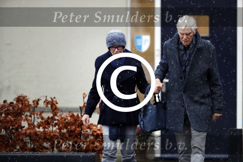 Maarssen 9 december 2017
Berend Boudewijn haalt zijn partrnber Martine Bijl op bij schoonheidssalon.